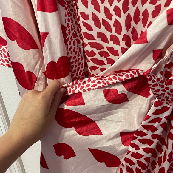 NWT VS Robe - Picture 4 of 8